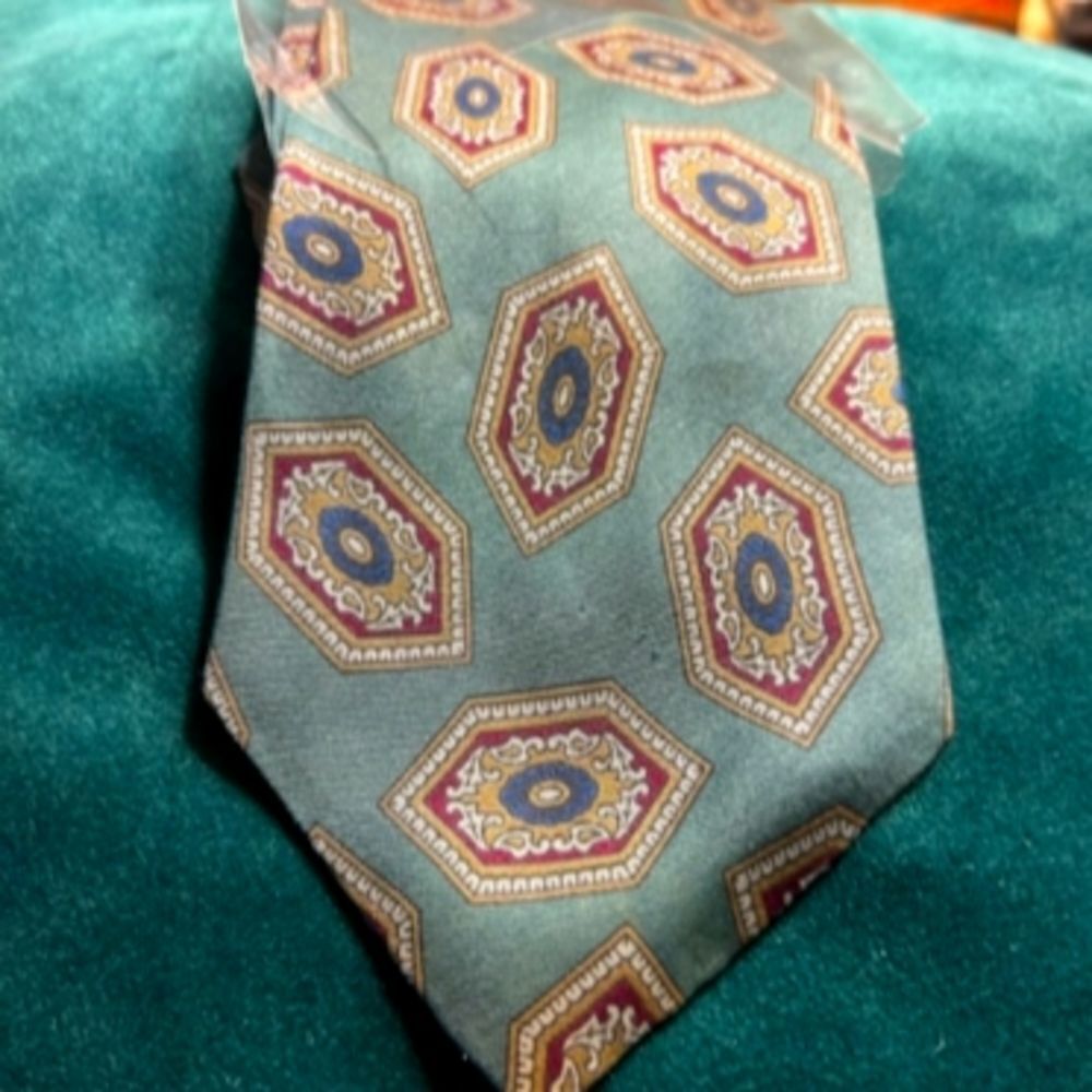 NWT Coburne Square 100% Silk Tie Made in Italy